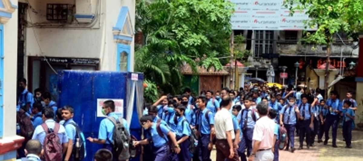 बंगाल: छात्रवृत्ति पाने वाले आदिवासी छात्रों में 62 फीसदी की गिरावट